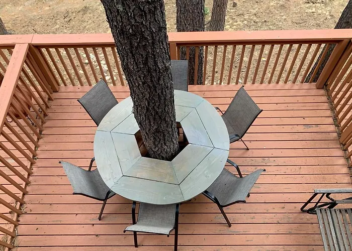 Forested Ruidoso Condo With Deck And Fireplace!